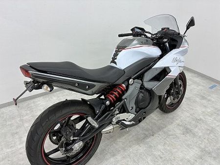 カワサキ ニンジャ 400R ニンジャ400R フルノーマル・2013年モデル スチールフレームの信頼性、パワフルな並列 4