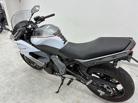 カワサキ ニンジャ 400R ニンジャ400R フルノーマル・2013年モデル スチールフレームの信頼性、パワフルな並列 7