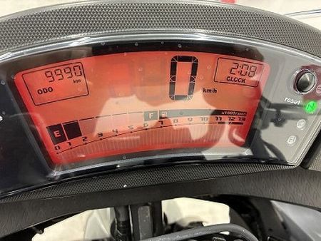 カワサキ ニンジャ 400R ニンジャ400R フルノーマル・2013年モデル スチールフレームの信頼性、パワフルな並列 8