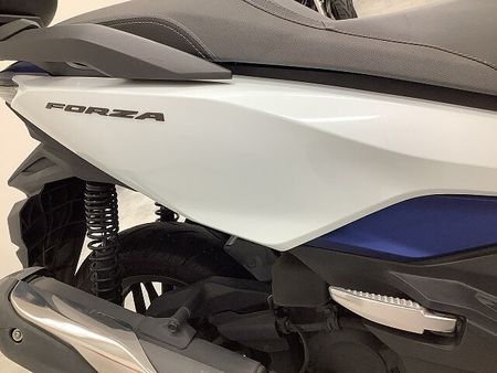 ホンダ フォルツァ(MF06) FORZA リアボックス・2018年モデル 大容量トランクで日常?ツーリングまで幅広く対応 34