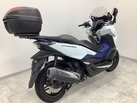 ホンダ フォルツァ(MF06) FORZA リアボックス・2018年モデル 大容量トランクで日常?ツーリングまで幅広く対応 4