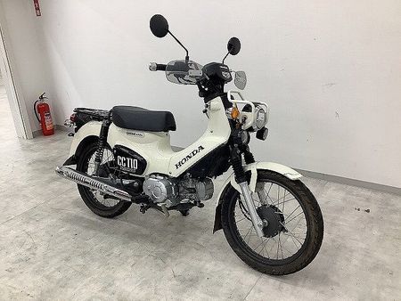 ホンダ クロスカブ110 クロスカブ110 フォグランプ・ナックルガード 街でもアウトドアでも胸がはずむ、 軽快さと 3