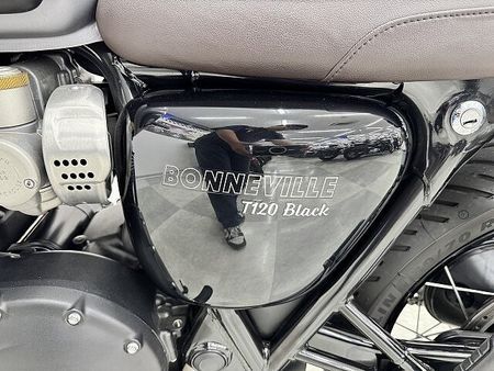 トライアンフ BONNEVILLE T120 ボンネビルT120 2023年モデル・キャリア・リアBOX付き 34
