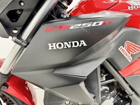 ホンダ CB250F CB250F シンプルな造形・アップハンドルで扱いやすい絶版ストファイ!軽量なのでサブバイ 30