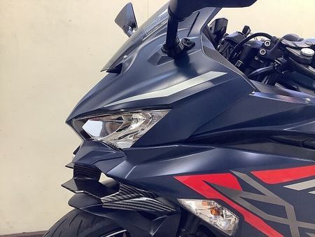 カワサキ ZX-25R ZX-25R SE シックなカラーリングの中に派手な差し色が目を惹く2022年モデル!ビー 14