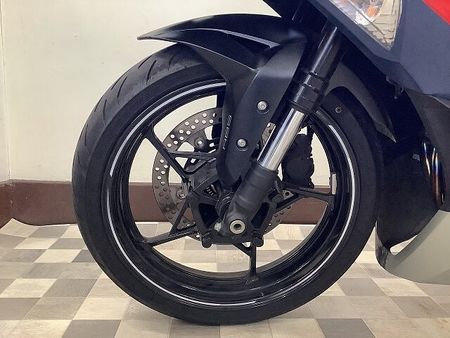 カワサキ ZX-25R ZX-25R SE シックなカラーリングの中に派手な差し色が目を惹く2022年モデル!ビー 18