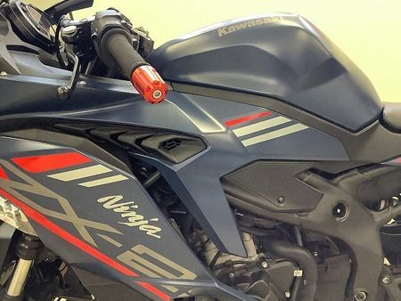 カワサキ ZX-25R ZX-25R SE シックなカラーリングの中に派手な差し色が目を惹く2022年モデル!ビー 22