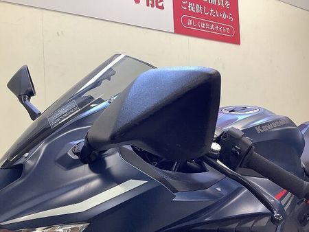カワサキ ZX-25R ZX-25R SE シックなカラーリングの中に派手な差し色が目を惹く2022年モデル!ビー 10