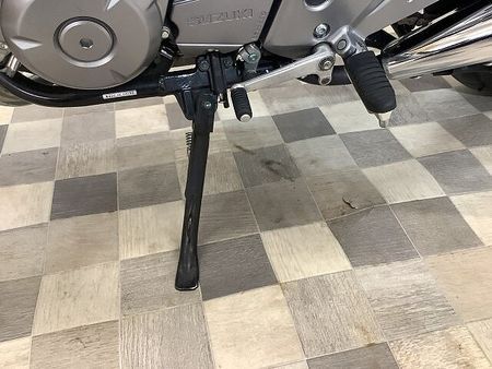 スズキ GSR250 GSR250【重厚なデザインに頑健なエンジンを搭載した絶版ネイキッド】 25
