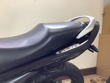 スズキ GSR250 GSR250【重厚なデザインに頑健なエンジンを搭載した絶版ネイキッド】 28
