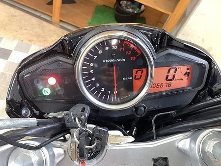 スズキ GSR250 GSR250【重厚なデザインに頑健なエンジンを搭載した絶版ネイキッド】 4