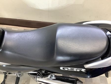 スズキ GSR250 GSR250【重厚なデザインに頑健なエンジンを搭載した絶版ネイキッド】 7