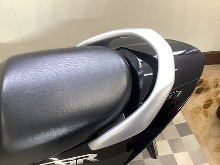 スズキ GSR250 GSR250【重厚なデザインに頑健なエンジンを搭載した絶版ネイキッド】 8