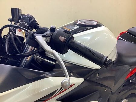 ヤマハ YZF-R3 YZF-R3【マルチバー・USB1口装備・乗りやすく扱いやすいコンパクトな車体】 11