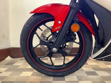 ヤマハ YZF-R3 YZF-R3【マルチバー・USB1口装備・乗りやすく扱いやすいコンパクトな車体】 19