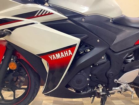 ヤマハ YZF-R3 YZF-R3【マルチバー・USB1口装備・乗りやすく扱いやすいコンパクトな車体】 21