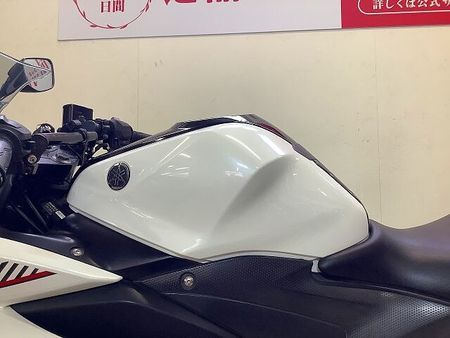 ヤマハ YZF-R3 YZF-R3【マルチバー・USB1口装備・乗りやすく扱いやすいコンパクトな車体】 23