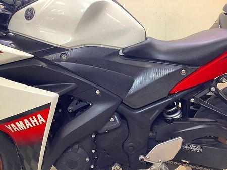 ヤマハ YZF-R3 YZF-R3【マルチバー・USB1口装備・乗りやすく扱いやすいコンパクトな車体】 25