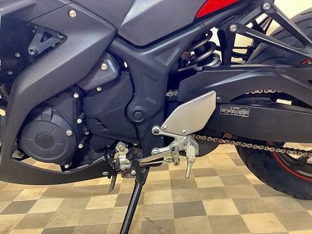 ヤマハ YZF-R3 YZF-R3【マルチバー・USB1口装備・乗りやすく扱いやすいコンパクトな車体】 26