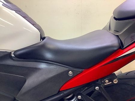ヤマハ YZF-R3 YZF-R3【マルチバー・USB1口装備・乗りやすく扱いやすいコンパクトな車体】 28
