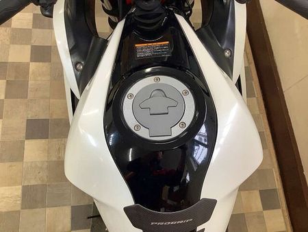 ヤマハ YZF-R3 YZF-R3【マルチバー・USB1口装備・乗りやすく扱いやすいコンパクトな車体】 37