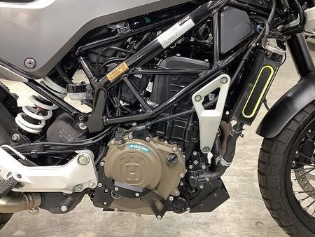 ハスクバーナ SVARTPILEN 401 SVARTPILEN401 ABS バーエンドミラー 2021年モデル インジェクション 29