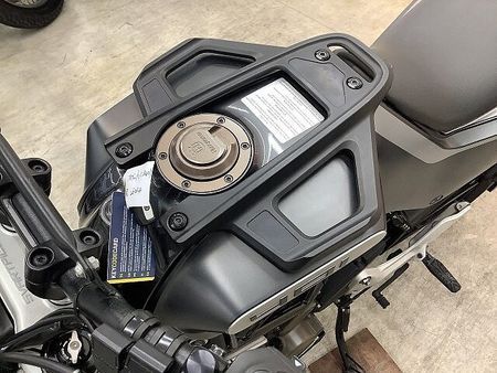 ハスクバーナ SVARTPILEN 401 SVARTPILEN401 ABS バーエンドミラー 2021年モデル インジェクション 35