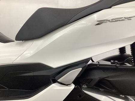 ホンダ PCX125 【マル得】 PCX JK05 白 14