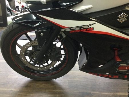 スズキ GSX250R GSX250R【日常の扱いやすさとスタイリッシュさを兼ね揃えた1台!】 35