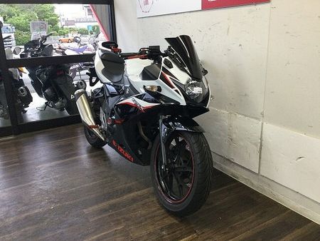 スズキ GSX250R GSX250R【日常の扱いやすさとスタイリッシュさを兼ね揃えた1台!】 4