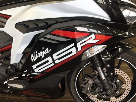 カワサキ ZX-25R Ninja ZX-25R SE【唯一無二、爽快感抜群の4気筒スーパースポーツ!】!! 15
