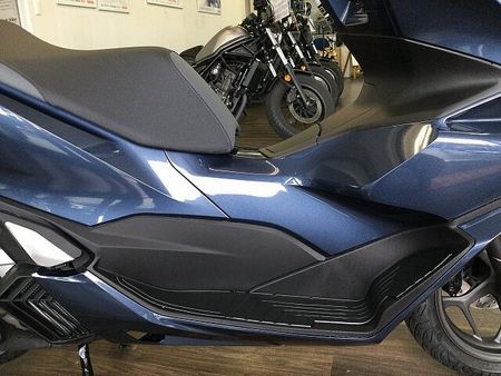 ホンダ PCX125 PCX125 【上質な走りと流麗なデザインのプレミアムスクーター!】!! 22