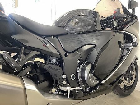 スズキ HAYABUSA ハヤブサ-3 漆黒のスピードを乗りこなすのは…貴方。標準装備も充実の車検付き高年式は早い者 18