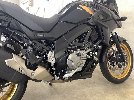 スズキ Vストローム650XT Vストローム650XTA 【マル得車両】快適性と走破性を兼ね備えたミドルアドベンチャーはワ 18