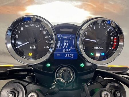 カワサキ Z900RS Z900RS 名車「Z1」を彷彿とさせるデザインと最新の技術が融合した温故知新な一台!高年 6