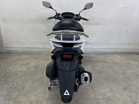 ホンダ PCX125 PCX125-4ハイブリッド 静かに、鋭く。次世代の走りはハイブリッドにあり!バックレスト 13