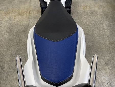 ホンダ PCX125 PCX125-4ハイブリッド 静かに、鋭く。次世代の走りはハイブリッドにあり!バックレスト 15