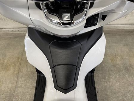 ホンダ PCX125 PCX125-4ハイブリッド 静かに、鋭く。次世代の走りはハイブリッドにあり!バックレスト 16
