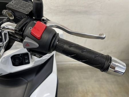 ホンダ PCX125 PCX125-4ハイブリッド 静かに、鋭く。次世代の走りはハイブリッドにあり!バックレスト 19