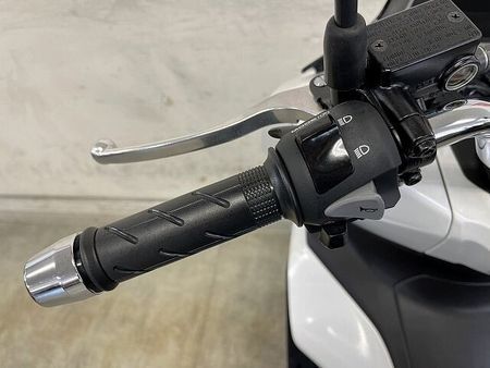 ホンダ PCX125 PCX125-4ハイブリッド 静かに、鋭く。次世代の走りはハイブリッドにあり!バックレスト 21