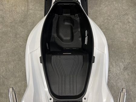 ホンダ PCX125 PCX125-4ハイブリッド 静かに、鋭く。次世代の走りはハイブリッドにあり!バックレスト 25