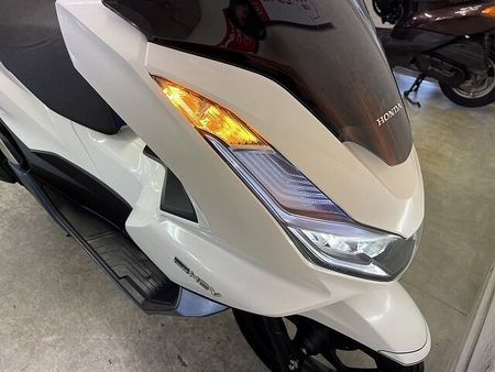 ホンダ PCX125 PCX125-4ハイブリッド 静かに、鋭く。次世代の走りはハイブリッドにあり!バックレスト 26