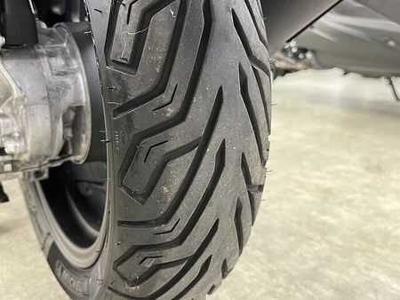 ホンダ PCX125 PCX125-4ハイブリッド 静かに、鋭く。次世代の走りはハイブリッドにあり!バックレスト 32