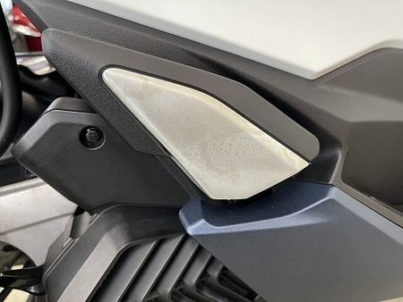 ホンダ PCX125 PCX125-4ハイブリッド 静かに、鋭く。次世代の走りはハイブリッドにあり!バックレスト 33