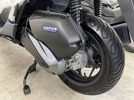 ホンダ PCX125 PCX125-4ハイブリッド 静かに、鋭く。次世代の走りはハイブリッドにあり!バックレスト 8