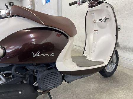 ヤマハ ビーノ(2サイクル) VINO DX オシャレバイクの代名詞な一台が人気のカラーで登場!乗り易さも抜群ですよ☆ 13