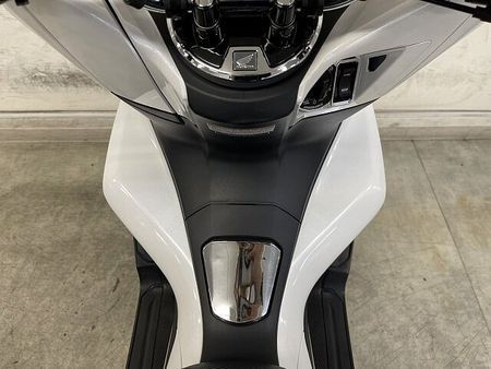 ホンダ PCX125 PCX125-3 スマートキー採用の先進感溢れる次世代スクーターはカスタム光る一台です☆ 15