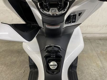 ホンダ PCX125 PCX125-3 スマートキー採用の先進感溢れる次世代スクーターはカスタム光る一台です☆ 16