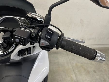 ホンダ PCX125 PCX125-3 スマートキー採用の先進感溢れる次世代スクーターはカスタム光る一台です☆ 18