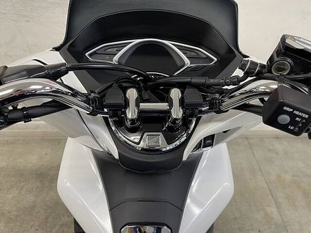 ホンダ PCX125 PCX125-3 スマートキー採用の先進感溢れる次世代スクーターはカスタム光る一台です☆ 19